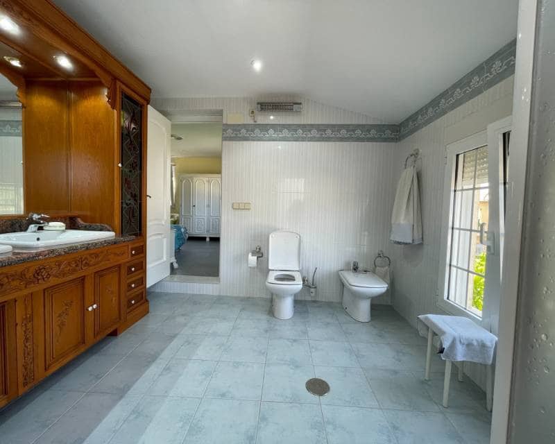Chalet de 8 habitaciones en Cabo Roig en venta con piscina - 1.490.000 € (Ref: 10001192)