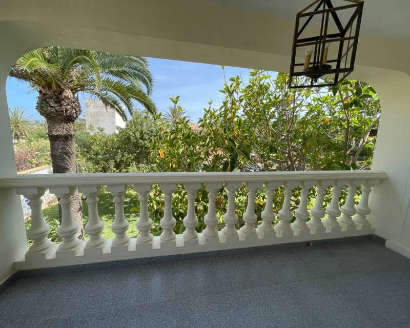 Chalet de 8 habitaciones en Cabo Roig en venta con piscina - 1.490.000 € (Ref: 10001192)