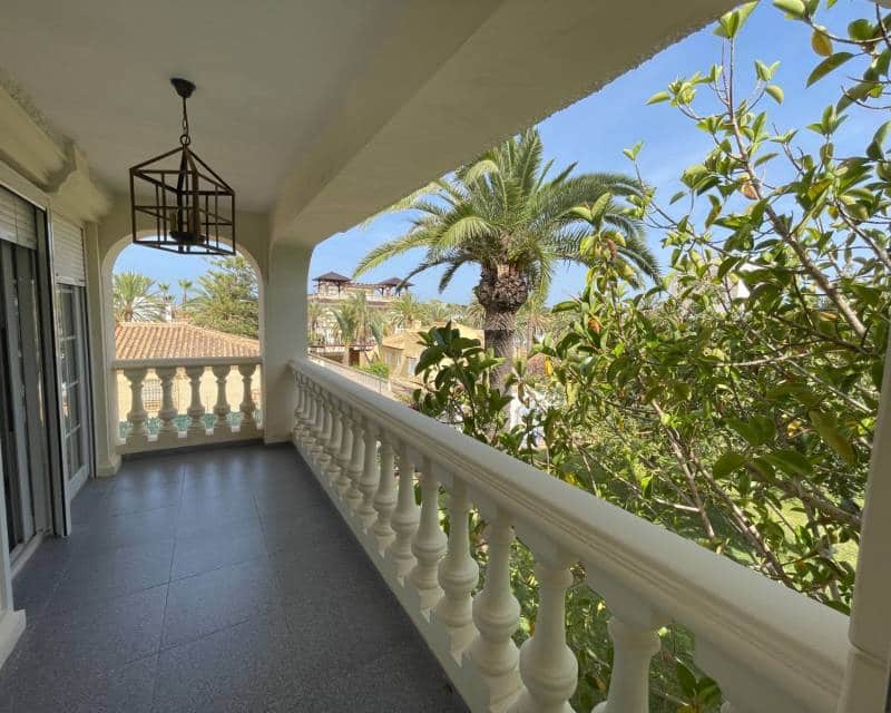 Chalet de 8 habitaciones en Cabo Roig en venta con piscina - 1.490.000 € (Ref: 10001192)