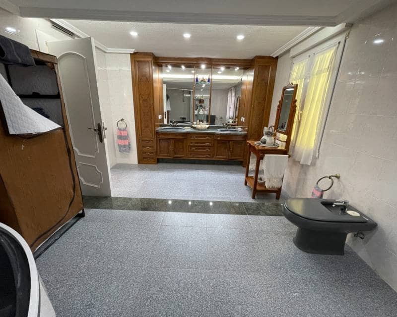Chalet de 8 habitaciones en Cabo Roig en venta con piscina - 1.490.000 € (Ref: 10001192)