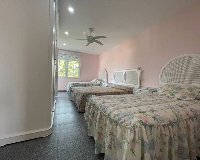 Chalet de 8 habitaciones en Cabo Roig en venta con piscina - 1.490.000 € (Ref: 10001192)