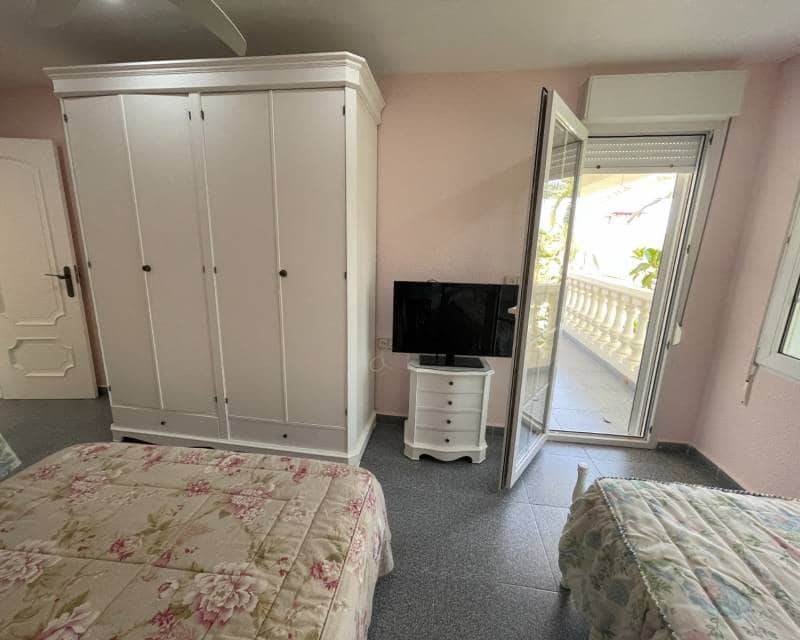 Chalet de 8 habitaciones en Cabo Roig en venta con piscina - 1.490.000 € (Ref: 10001192)