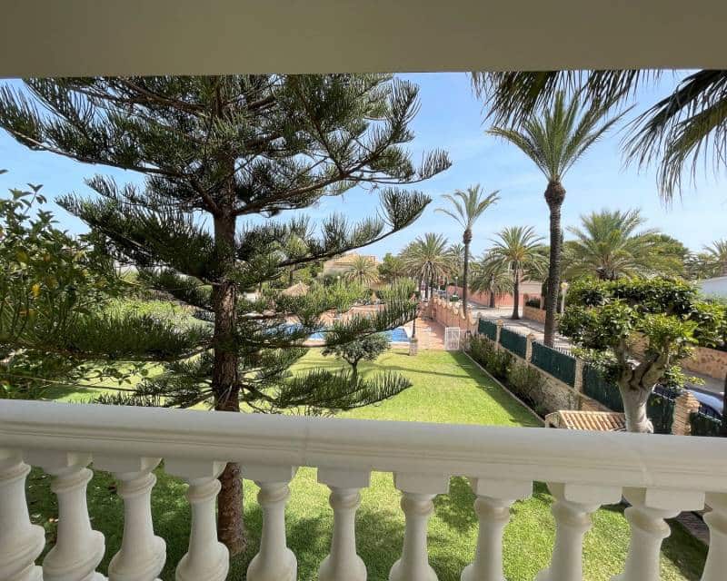 Chalet de 8 habitaciones en Cabo Roig en venta con piscina - 1.490.000 € (Ref: 10001192)