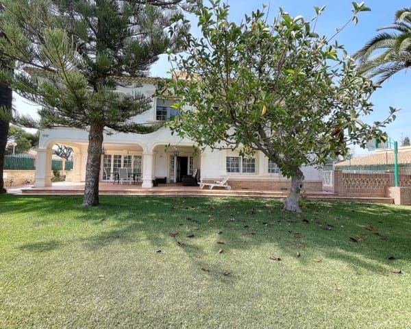 Chalet de 8 habitaciones en Cabo Roig, Orihuela en venta con piscina - 1.490.000 € (Ref: 10001192)