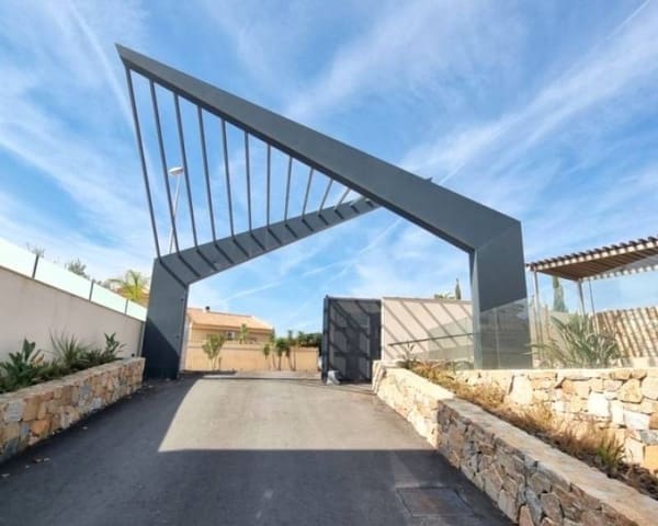 4 bedroom Villa for sale in Ciudad Quesada, Rojales with garage - € 660,000 (Ref: 10001193)