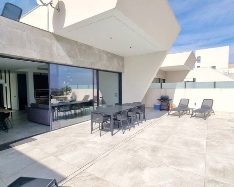 4 bedroom Villa for sale in Ciudad Quesada with garage - € 660,000 (Ref: 10001193)