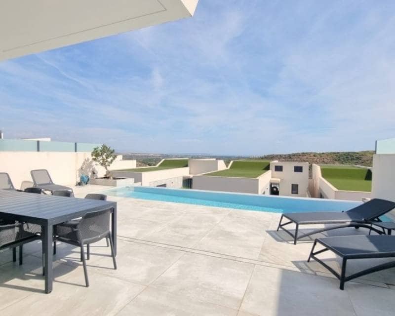 4 bedroom Villa for sale in Ciudad Quesada with garage - € 660,000 (Ref: 10001193)