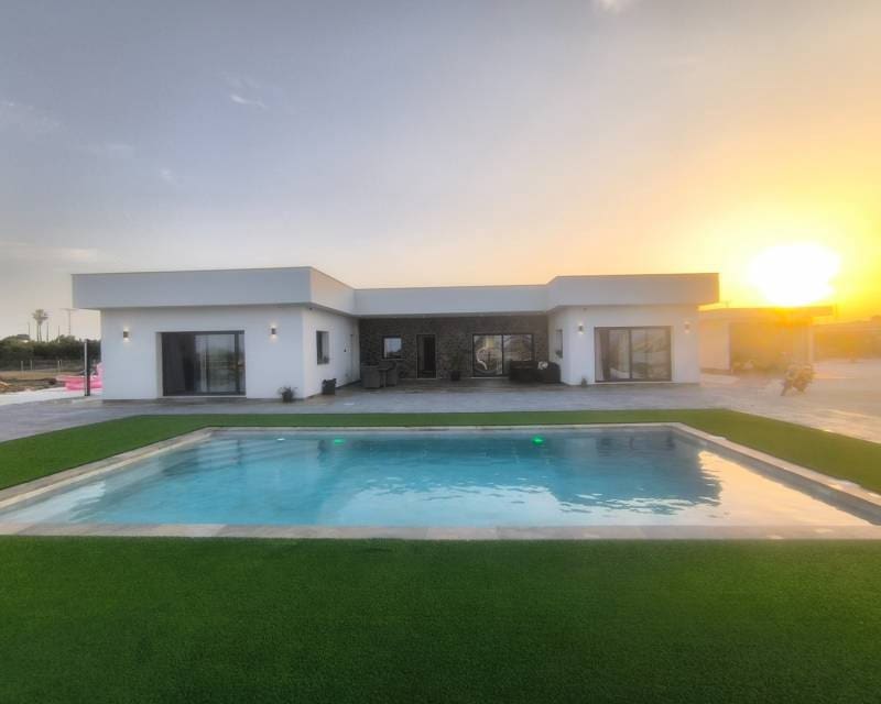 4 soverom Villa til salgs i Los Montesinos med svømmebasseng garasje - € 1 300 000 (Ref: 10002377)