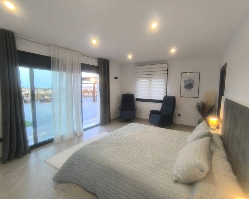 4 soverom Villa til salgs i Los Montesinos med svømmebasseng garasje - € 1 300 000 (Ref: 10002377)