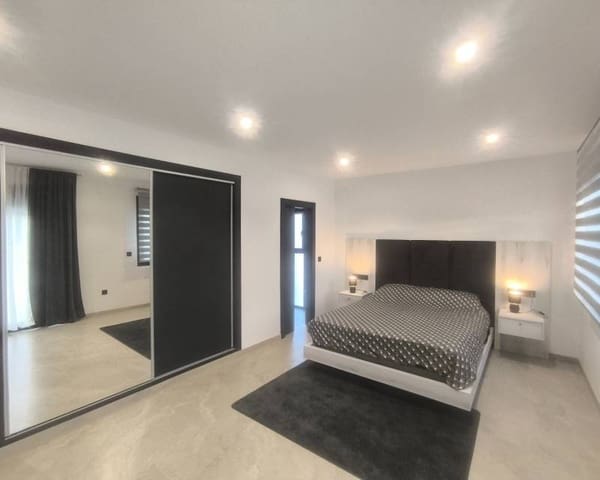 4 soverom Villa til salgs i Los Montesinos med svømmebasseng garasje - € 1 300 000 (Ref: 10002377)