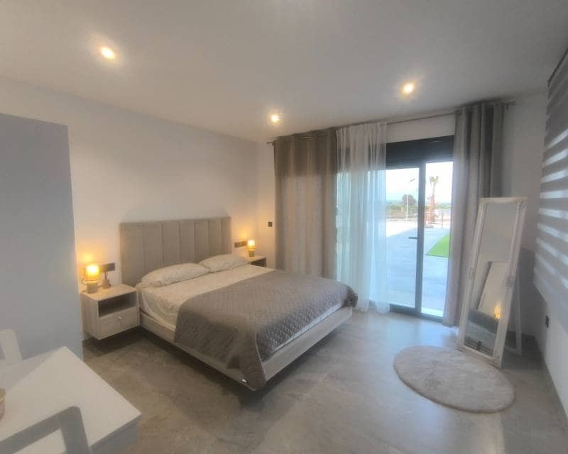 4 soverom Villa til salgs i Los Montesinos med svømmebasseng garasje - € 1 300 000 (Ref: 10002377)