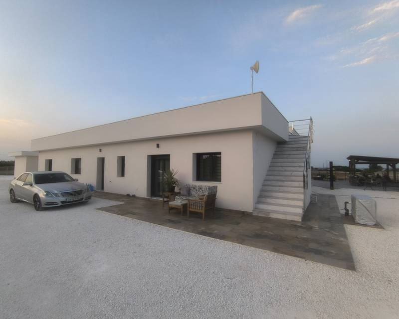 4 soverom Villa til salgs i Los Montesinos med svømmebasseng garasje - € 1 300 000 (Ref: 10002377)