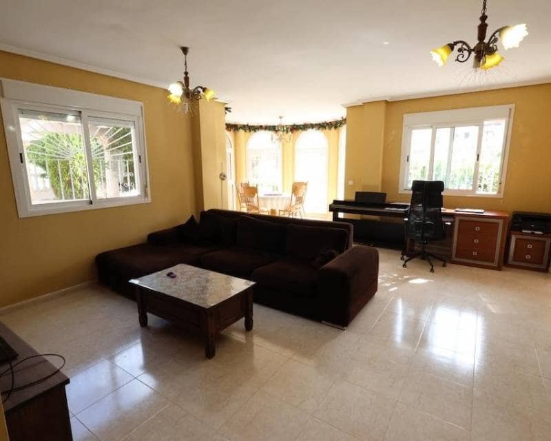 5 sypialnia Dom na sprzedaż w Dona Pepa z basenem garażem - 340 000 € (Ref: 10004562)