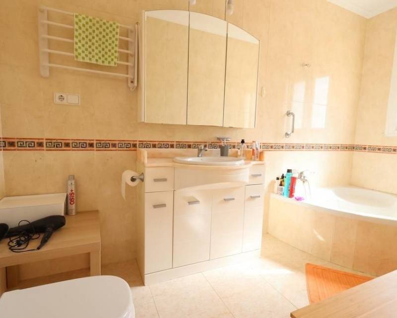 5 sypialnia Dom na sprzedaż w Dona Pepa z basenem garażem - 340 000 € (Ref: 10004562)