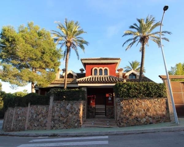 5 Zimmer Villa zu verkaufen in Dehesa de Campoamor, Orihuela mit Pool - 1.250.000 € (Ref: 10004564)