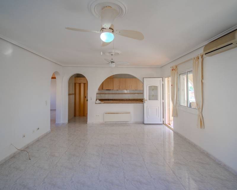 2 slaapkamer Villa te koop in Ciudad Quesada met zwembad - € 245.000 (Ref: 10004565)