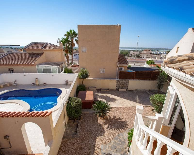 2 slaapkamer Villa te koop in Ciudad Quesada met zwembad - € 245.000 (Ref: 10004565)