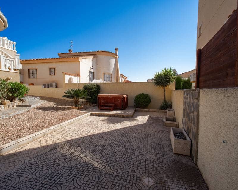 2 slaapkamer Villa te koop in Ciudad Quesada met zwembad - € 245.000 (Ref: 10004565)