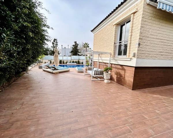 Chalet de 5 habitaciones en Cañada del Molino, Torrevieja en venta con piscina - 1.117.000 € (Ref: 10004671)