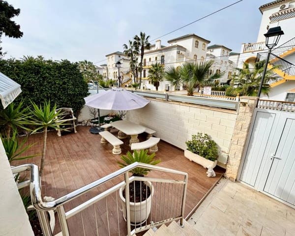 Chalet de 5 habitaciones en Cañada del Molino, Torrevieja en venta con piscina - 1.117.000 € (Ref: 10004671)