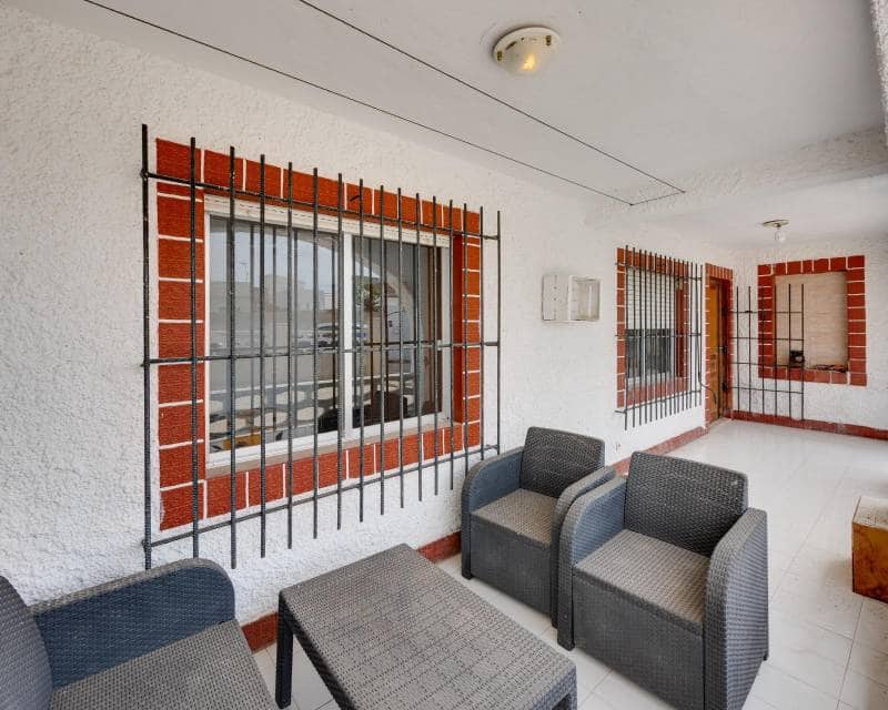 3 soverom Hus til salgs i Orihuela Costa med garasje - € 199 990 (Ref: 10007781)