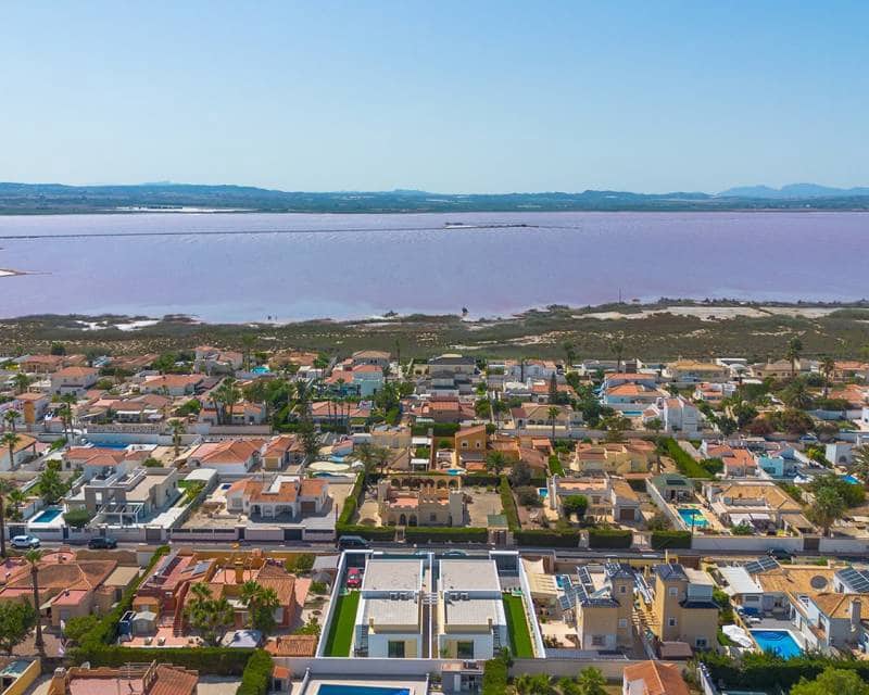 3 soveværelse Villa til salg i El Chaparral med swimmingpool garage - € 700.000 (Ref: 10007783)