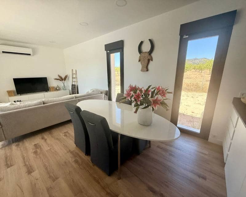3 slaapkamer Villa te koop in Pinoso met zwembad garage - € 425.000 (Ref: 10007947)