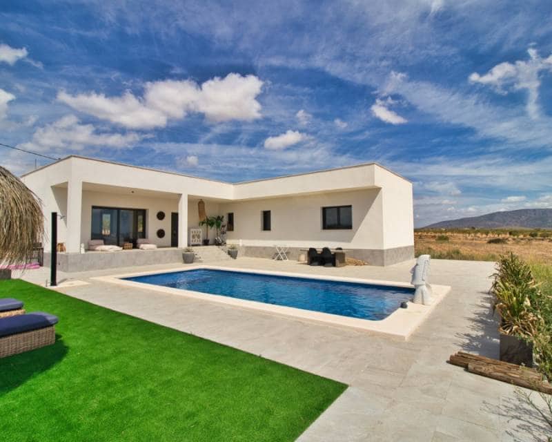 3 slaapkamer Villa te koop in Pinoso met zwembad garage - € 425.000 (Ref: 10007947)