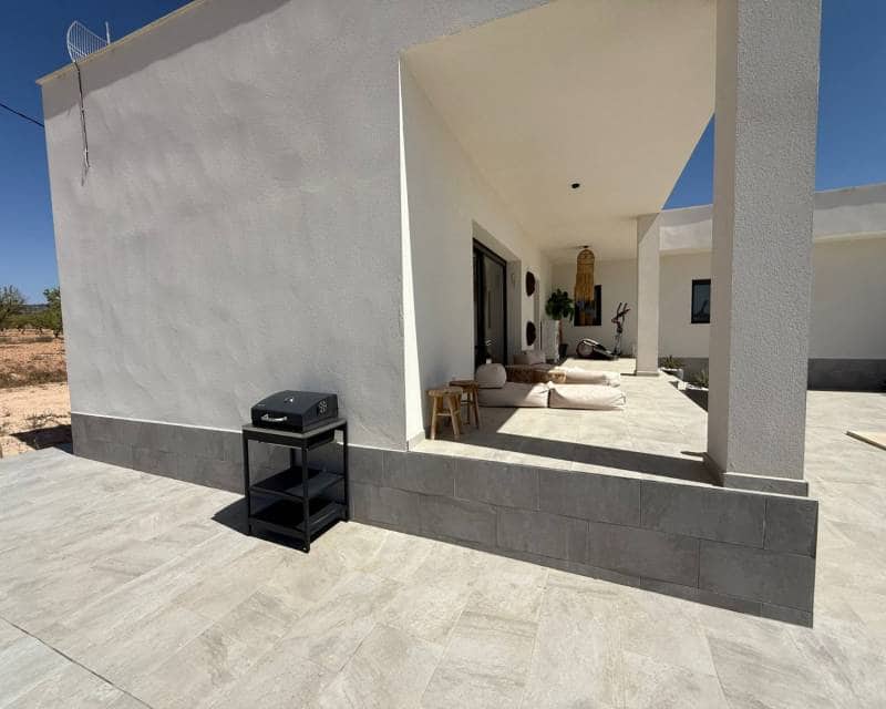3 slaapkamer Villa te koop in Pinoso met zwembad garage - € 425.000 (Ref: 10007947)