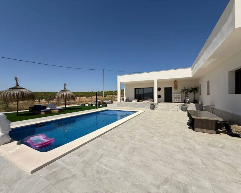 3 slaapkamer Villa te koop in Pinoso met zwembad garage - € 425.000 (Ref: 10007947)