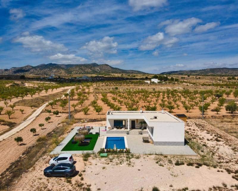 3 slaapkamer Villa te koop in Pinoso met zwembad garage - € 425.000 (Ref: 10007947)