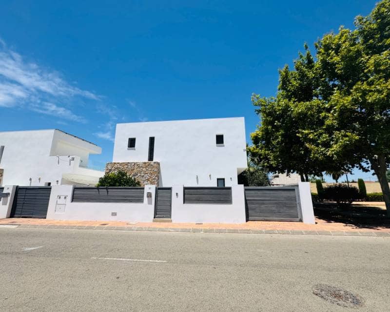 3 soveværelse Villa til salg i Lo Pagan med swimmingpool - € 550.000 (Ref: 10008039)
