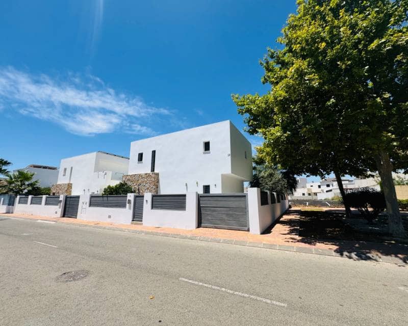 3 soveværelse Villa til salg i Lo Pagan med swimmingpool - € 550.000 (Ref: 10008039)