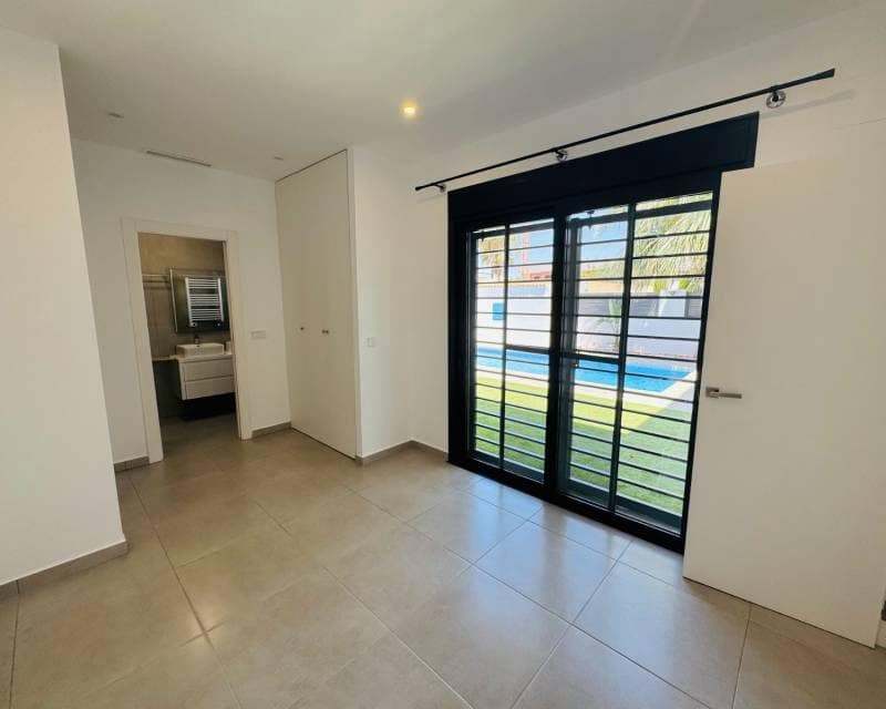 3 soveværelse Villa til salg i Lo Pagan med swimmingpool - € 550.000 (Ref: 10008039)