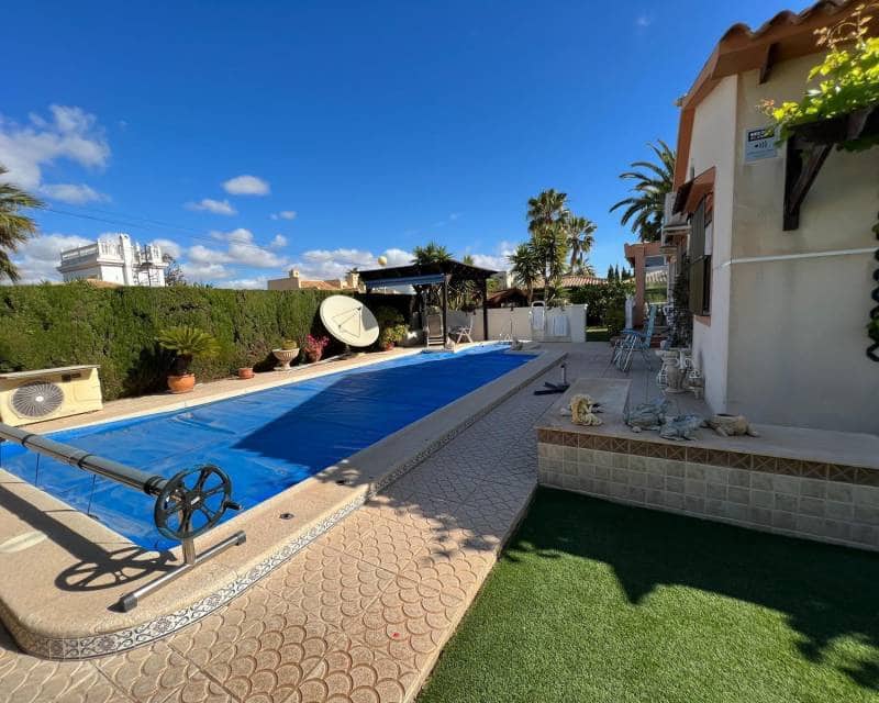 3 Zimmer Villa zu verkaufen in Cabo Roig mit Pool - 815.000 € (Ref: 10008096)