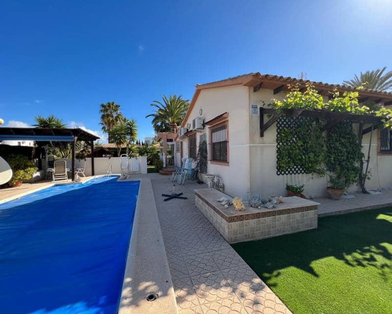3 Zimmer Villa zu verkaufen in Cabo Roig mit Pool - 815.000 € (Ref: 10008096)