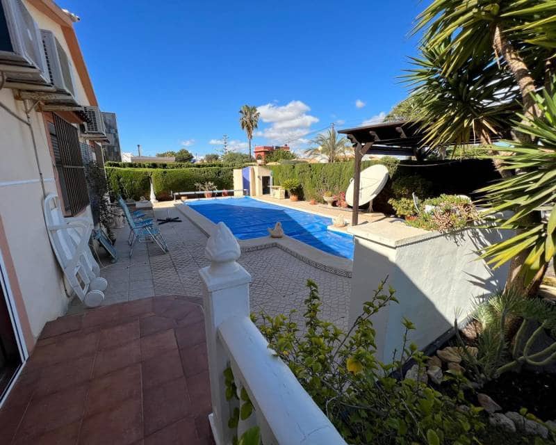 3 Zimmer Villa zu verkaufen in Cabo Roig mit Pool - 815.000 € (Ref: 10008096)