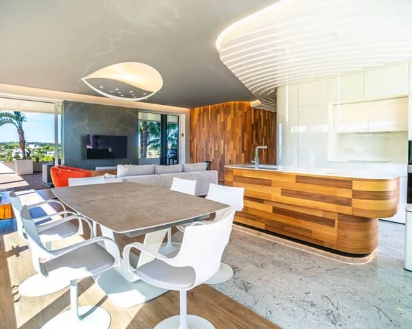 Casa de 3 habitaciones en Las Colinas Golf, Orihuela en venta con piscina - 895.000 € (Ref: 10009501)