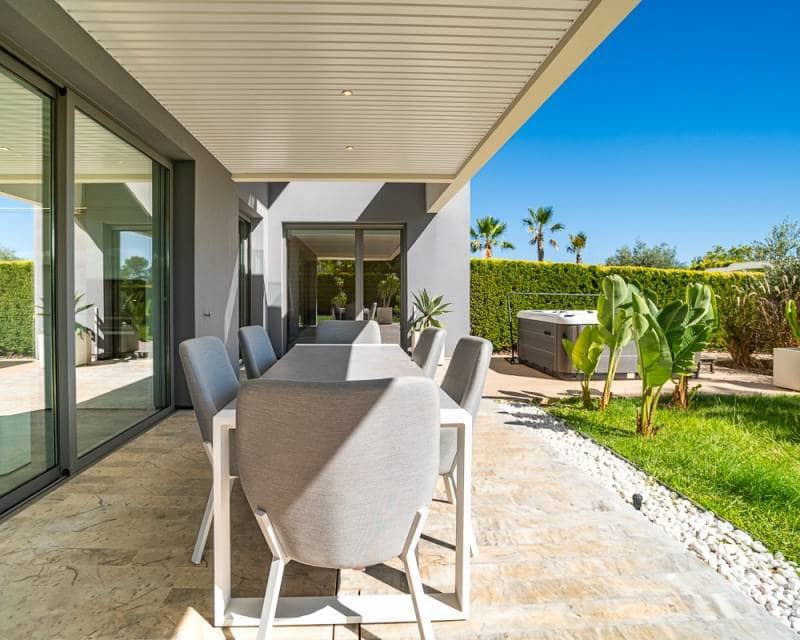 Casa de 3 habitaciones en Las Colinas Golf en venta con piscina - 895.000 € (Ref: 10009501)