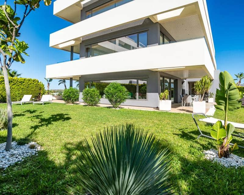 Casa de 3 habitaciones en Las Colinas Golf en venta con piscina - 895.000 € (Ref: 10009501)