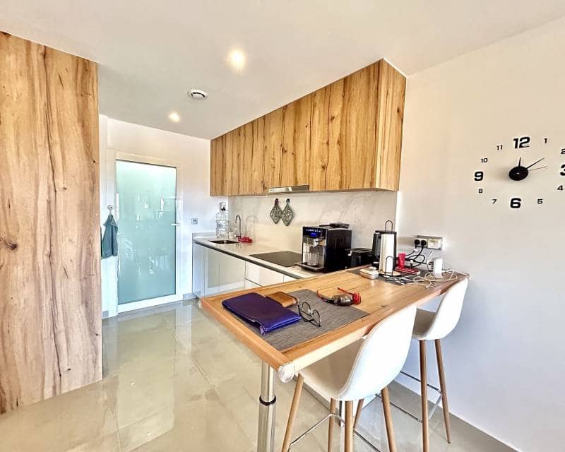 Apartamento de 2 habitaciones en Pilar de la Horadada en venta con piscina - 330.000 € (Ref: 10009683)