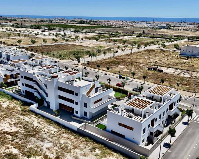 Apartamento de 2 habitaciones en Pilar de la Horadada en venta con piscina - 330.000 € (Ref: 10009683)