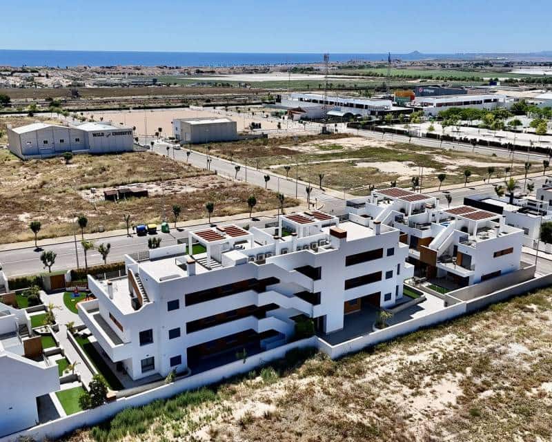Apartamento de 2 habitaciones en Pilar de la Horadada en venta con piscina - 330.000 € (Ref: 10009683)