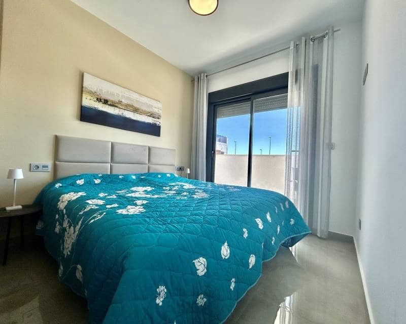 Apartamento de 2 habitaciones en Pilar de la Horadada en venta con piscina - 330.000 € (Ref: 10009683)