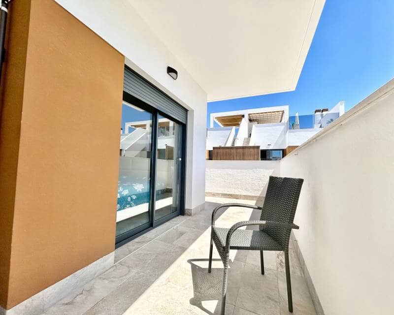 Apartamento de 2 habitaciones en Pilar de la Horadada en venta con piscina - 330.000 € (Ref: 10009683)