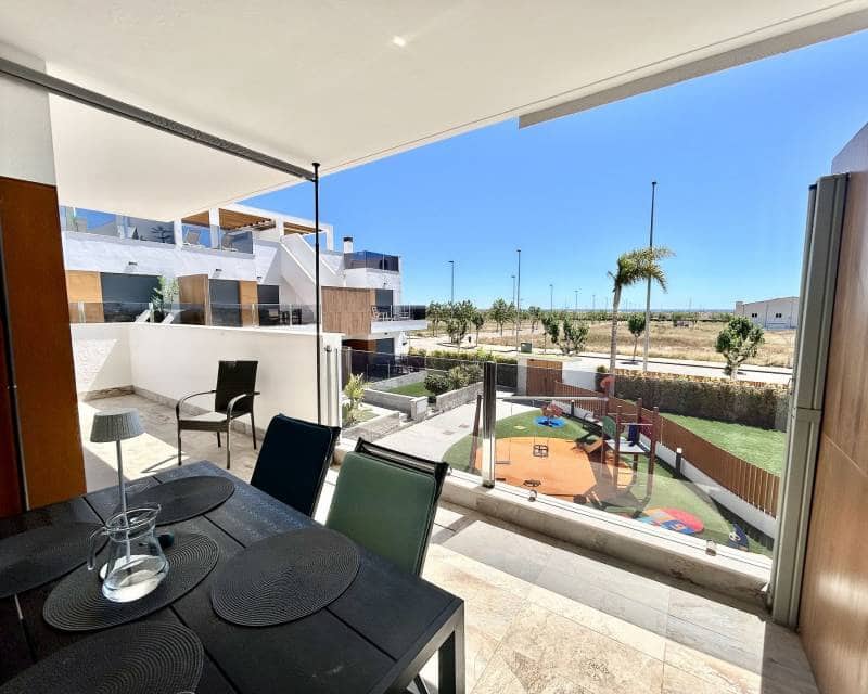 Apartamento de 2 habitaciones en Pilar de la Horadada en venta con piscina - 330.000 € (Ref: 10009683)