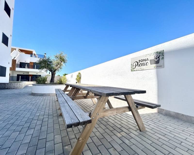 Apartamento de 2 habitaciones en Pilar de la Horadada en venta con piscina - 330.000 € (Ref: 10009683)