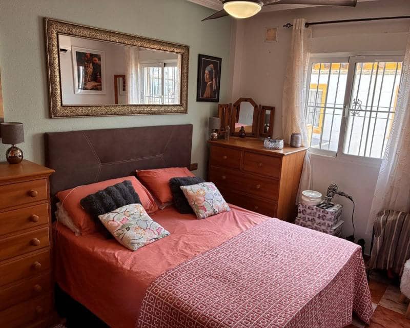 2 soverom Rekkehus til salgs i Orihuela Costa med svømmebasseng - € 249 995 (Ref: 10009684)