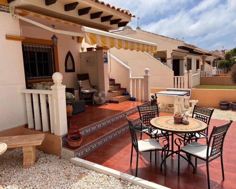 2 soverom Rekkehus til salgs i Orihuela Costa med svømmebasseng - € 249 995 (Ref: 10009684)