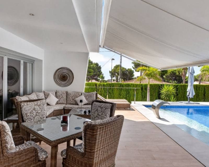 Chalet de 4 habitaciones en Pinar de Campoverde en venta con piscina - 1.475.000 € (Ref: 10009893)